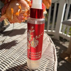 Japanese Cherry Blossom Fragrance Mist  4.9 fl oz Bath & Body Works
